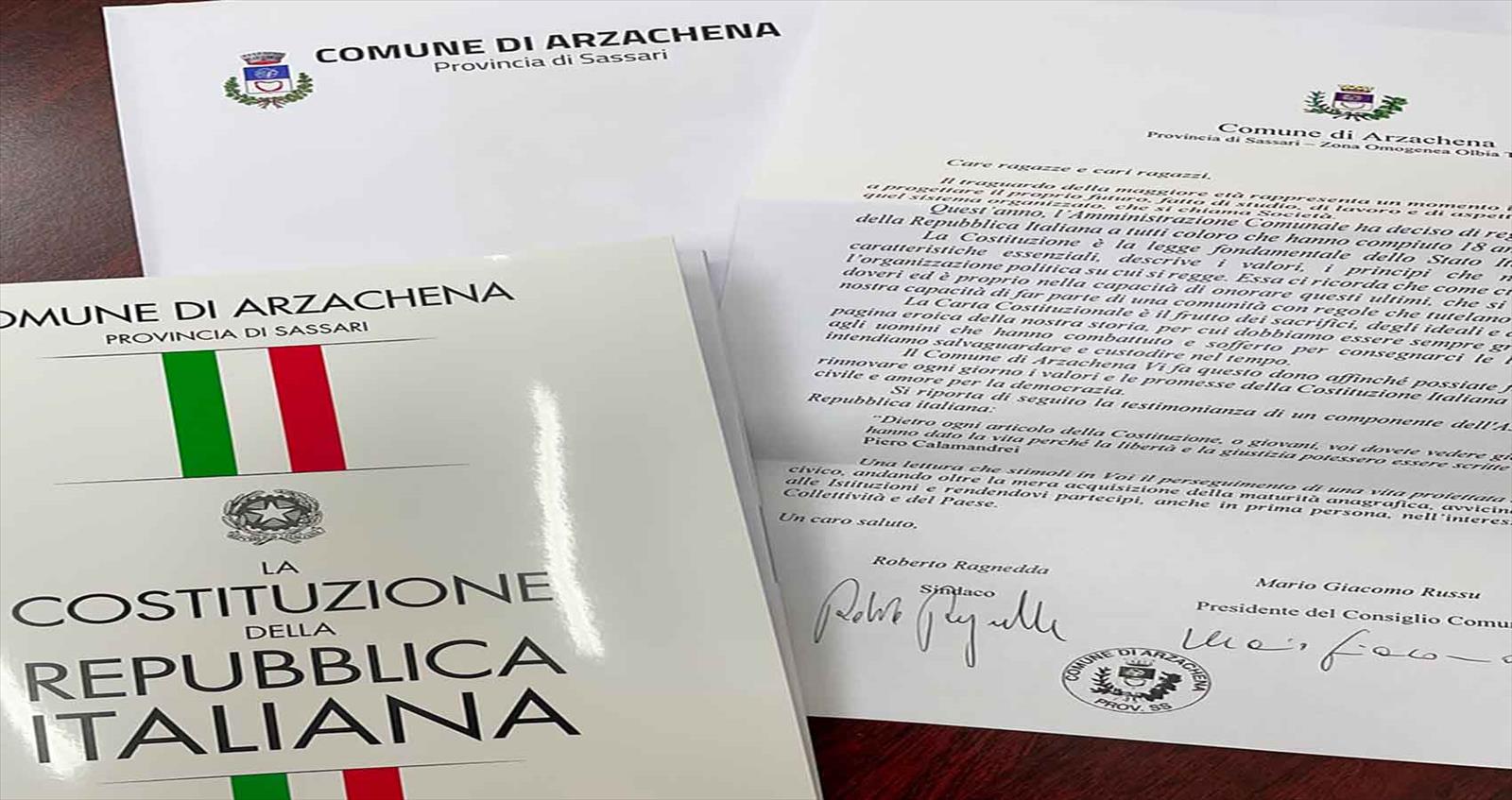 Il comune di Arzachena dona la costituzione ai 18enni nell'anno del